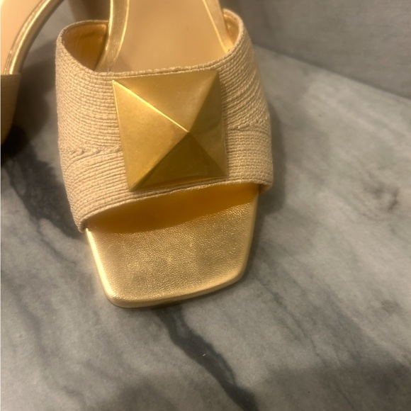 Valentino Garavani Gold Block Heel Sandals - Picture 2 of 16